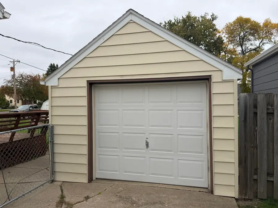 1205 S Lloyd Street, Aberdeen, SD 57401 - #3