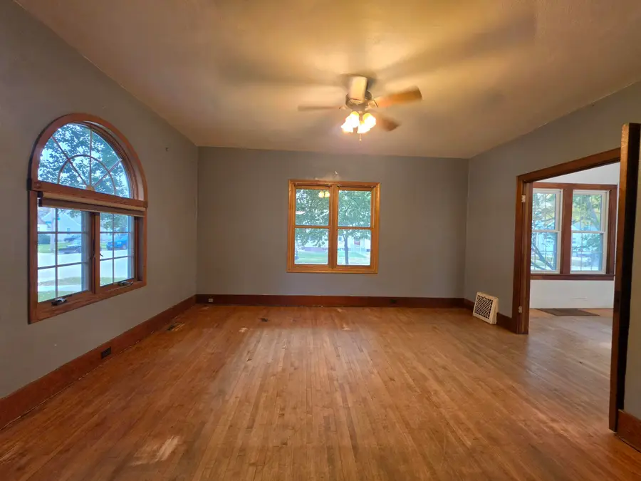 1324 S 1st Street, Aberdeen, SD 57401 - #3