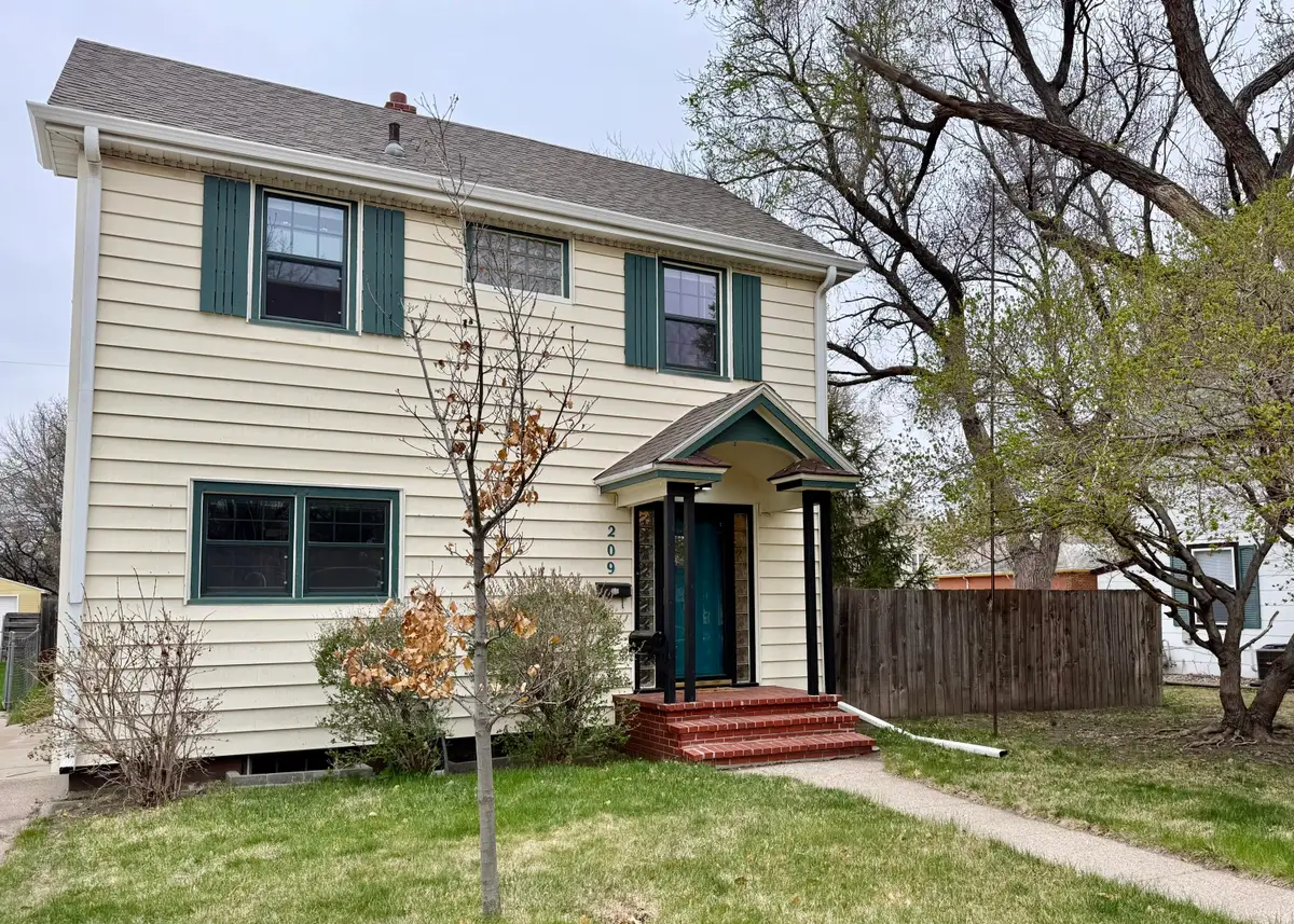 209 SE 9th Avenue, Aberdeen, SD 57401 - #1