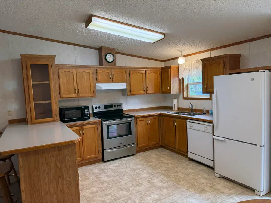 16 E 4th Avenue, Groton, SD 57445 - #3