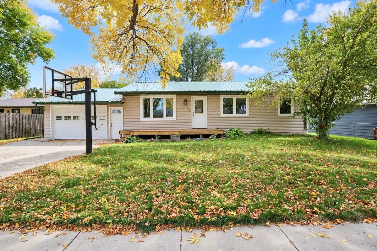 421 Kettering Drive, Aberdeen, SD 57401 - #1