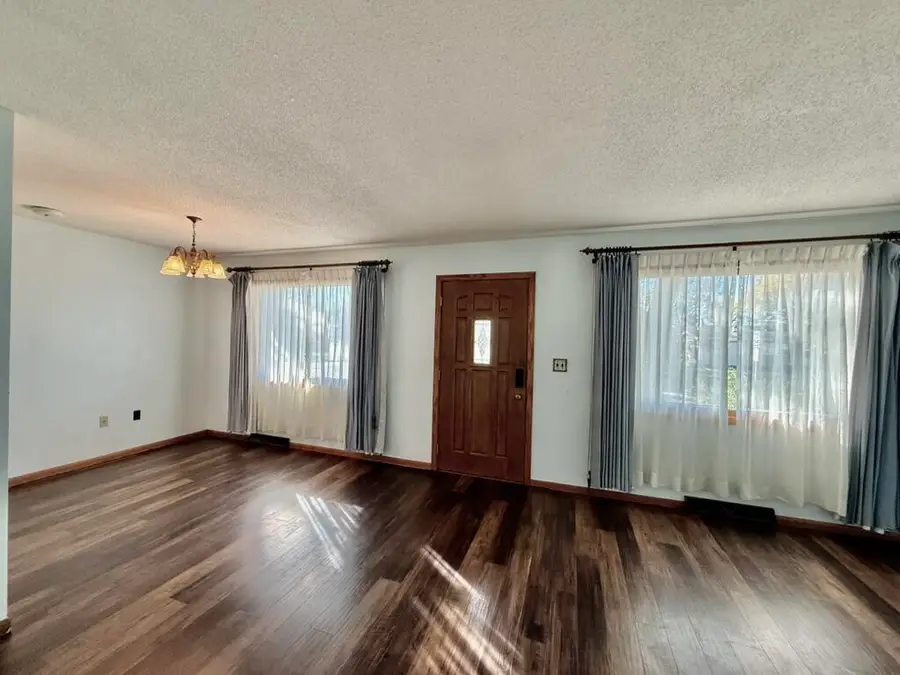 633 S Lawson Street, Aberdeen, SD 57401 - #3