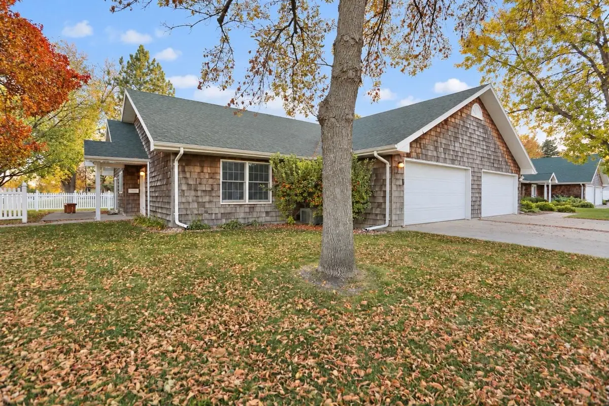 1307 N Dakota Street, Aberdeen, SD 57401 - #1