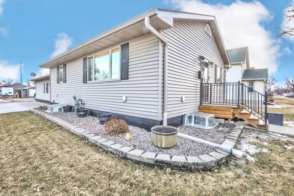 824 NE 2nd Avenue, Aberdeen, SD 57401