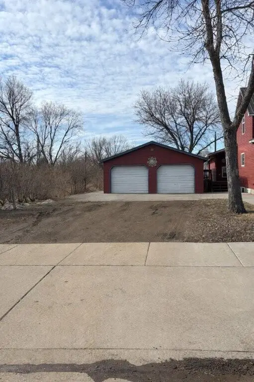 615 E 4th Avenue, Mobridge, SD 57601 - #2