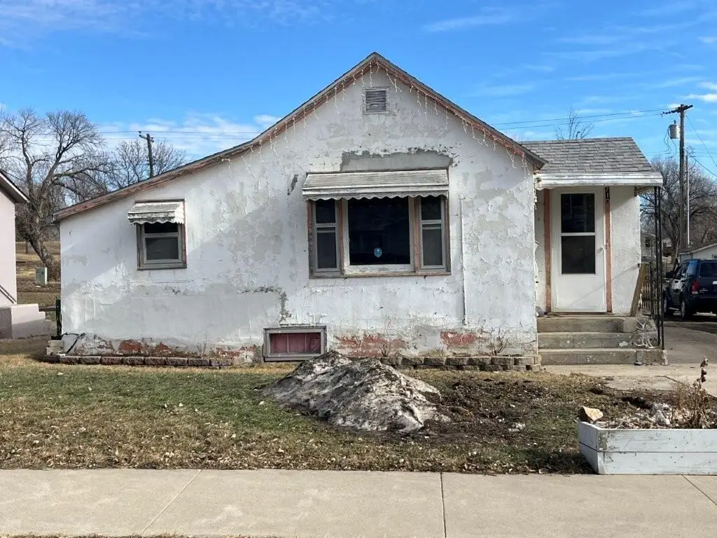 710 E 3rd Avenue, Mobridge, SD 57601 - #1