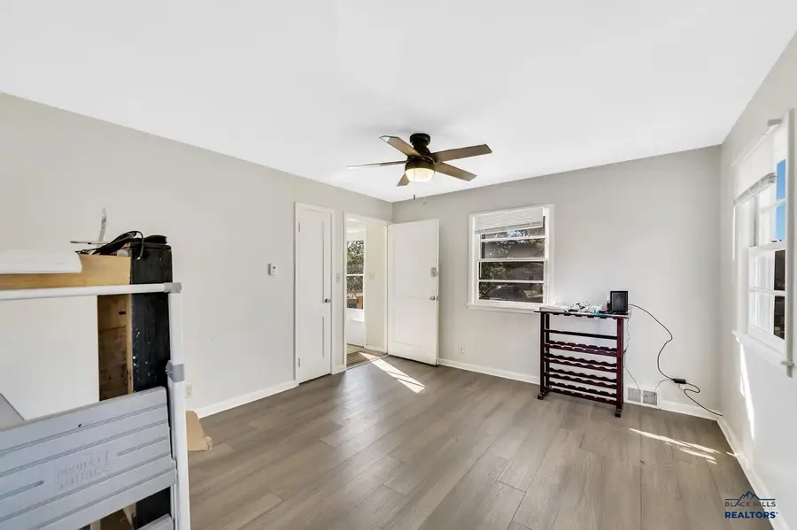 1914 Ivy Ave, Rapid City, SD 57701 - #3