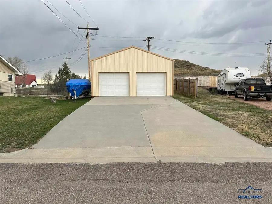 1001 E St, Edgemont, SD 57735 - #3
