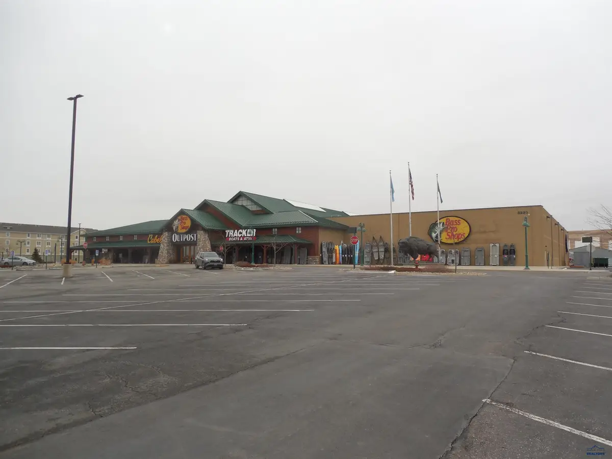 3211 E Mall Dr, Rapid City, SD 57701 - #1