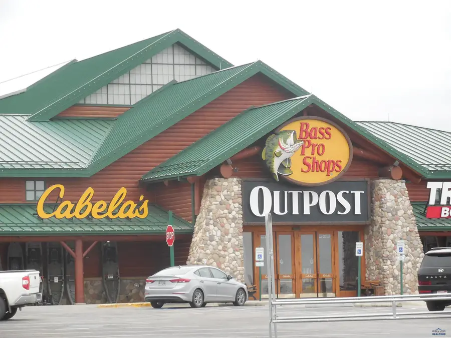 3211 E Mall Dr, Rapid City, SD 57701 - #2