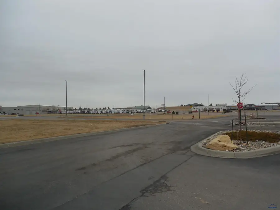 3211 E Mall Dr, Rapid City, SD 57701 - #3