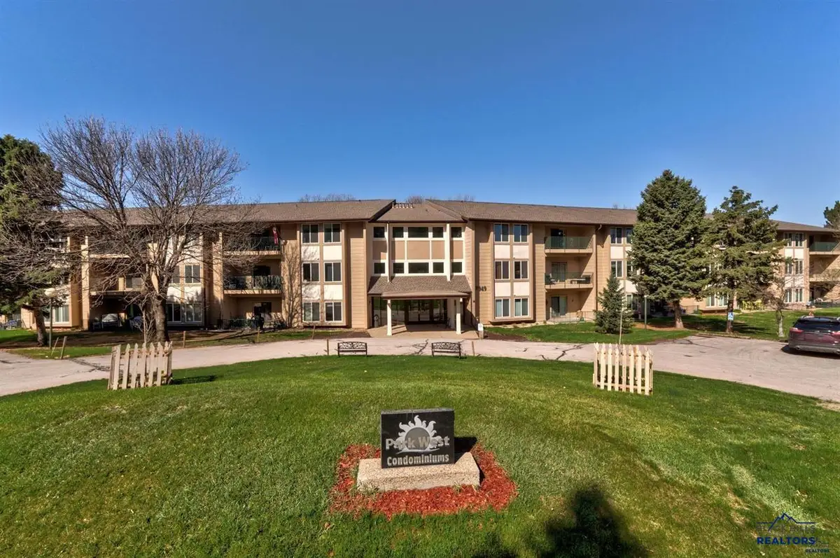 3964 Fairway Hills Dr, Rapid City, SD 57702 - Image #1