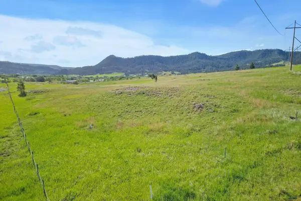 725 Robins Dr, Hot Springs, SD 57747