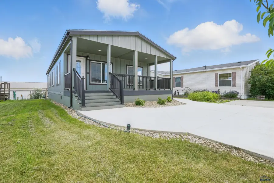 4422 Circlewood Dr, Rapid City, SD 57703 - Image #2