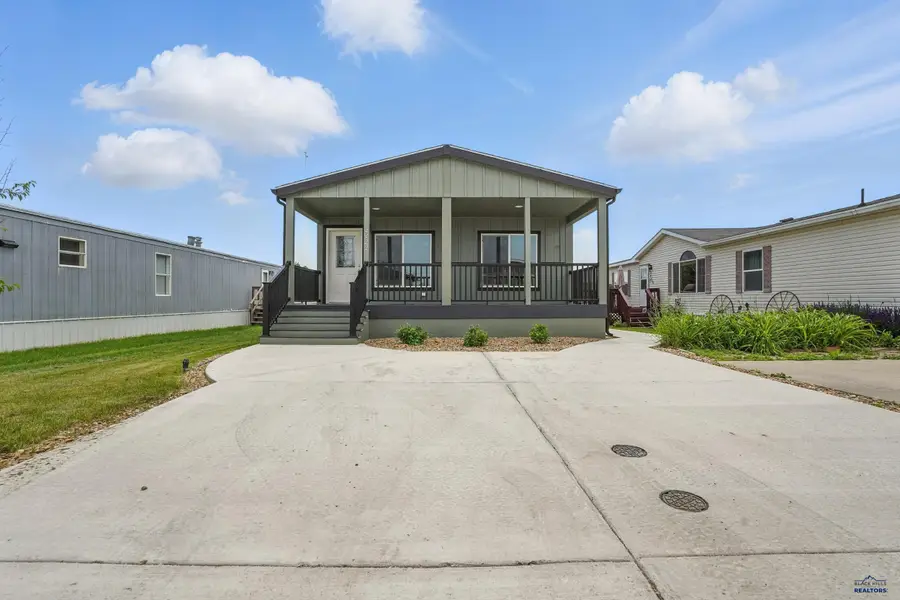 4422 Circlewood Dr, Rapid City, SD 57703 - Image #3