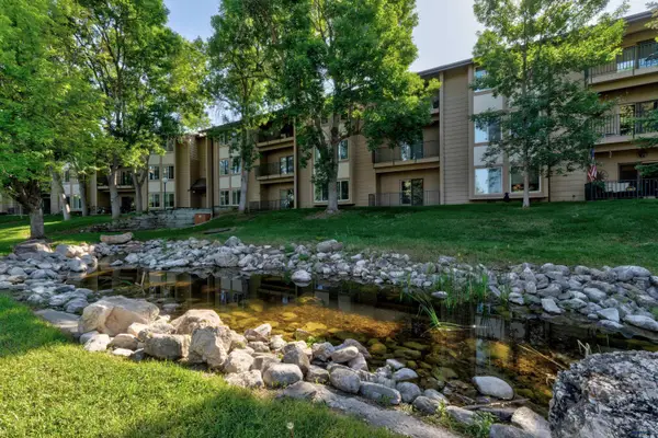 3974 Fairway Hills Dr, Rapid City, SD 57702