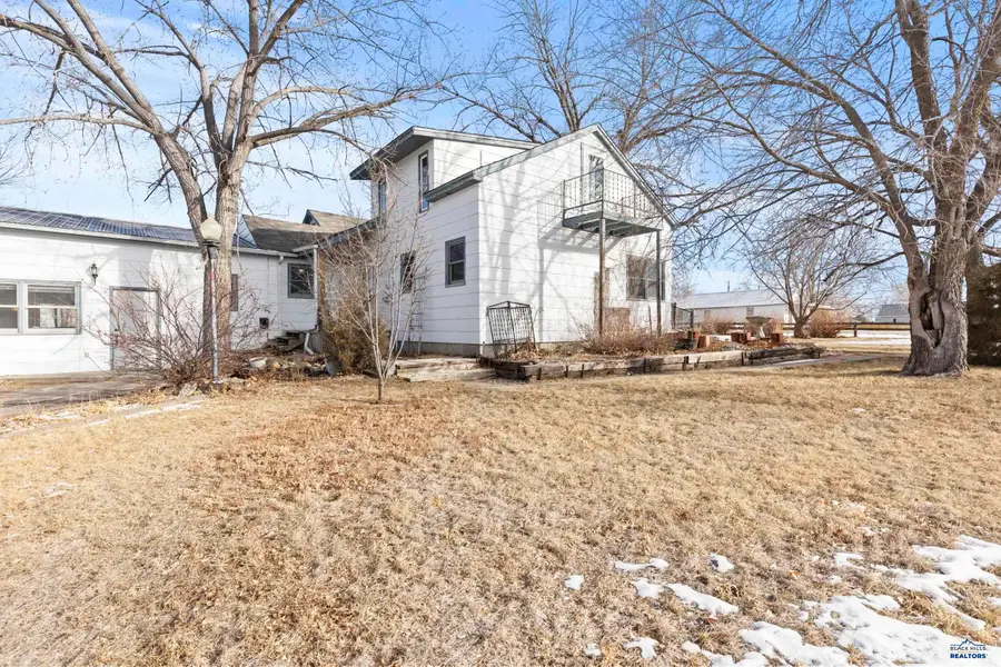 318 4th Ave, Wall, SD 57790 - #2