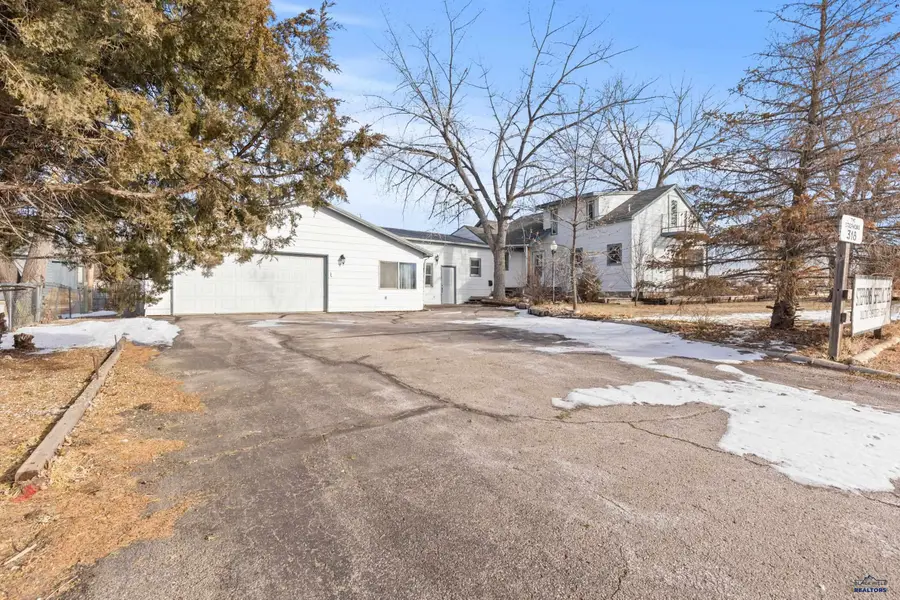 318 4th Ave, Wall, SD 57790 - #3