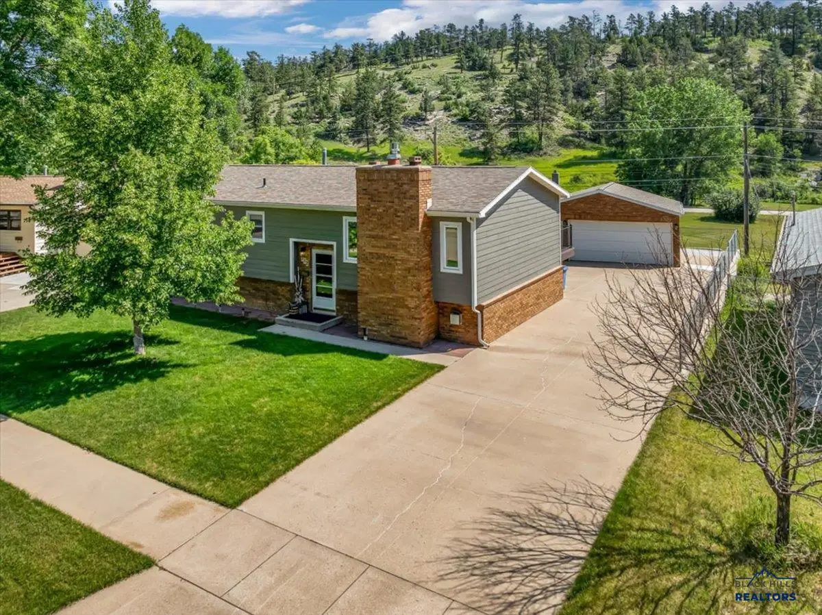 712 Belmont Dr, Rapid City, SD 57702 - Image #1