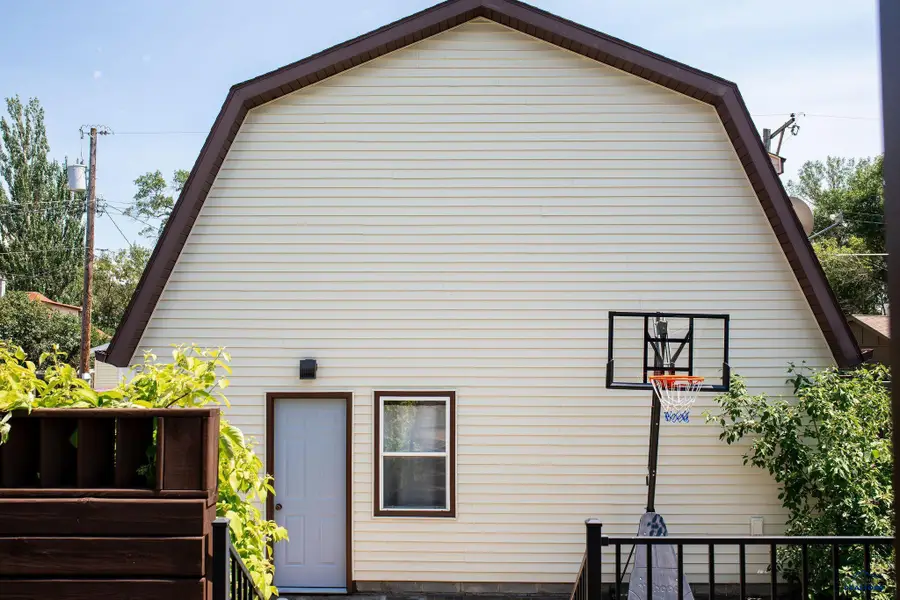 925 S 2nd St, Aberdeen, SD 57401 - Image #3