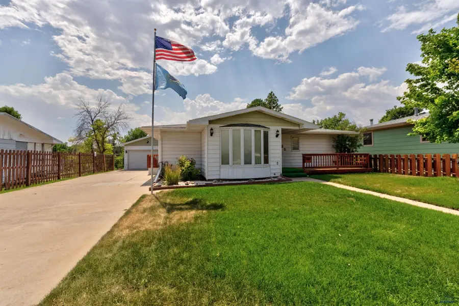 4565 Wentworth Dr, Rapid City, SD 57702 - Image #2