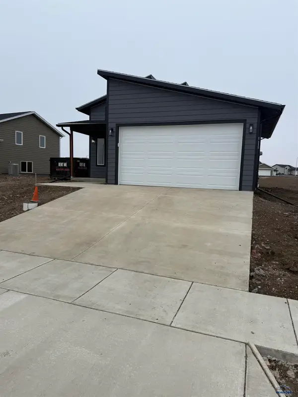 892 Vicksburg St, Box Elder, SD 57719