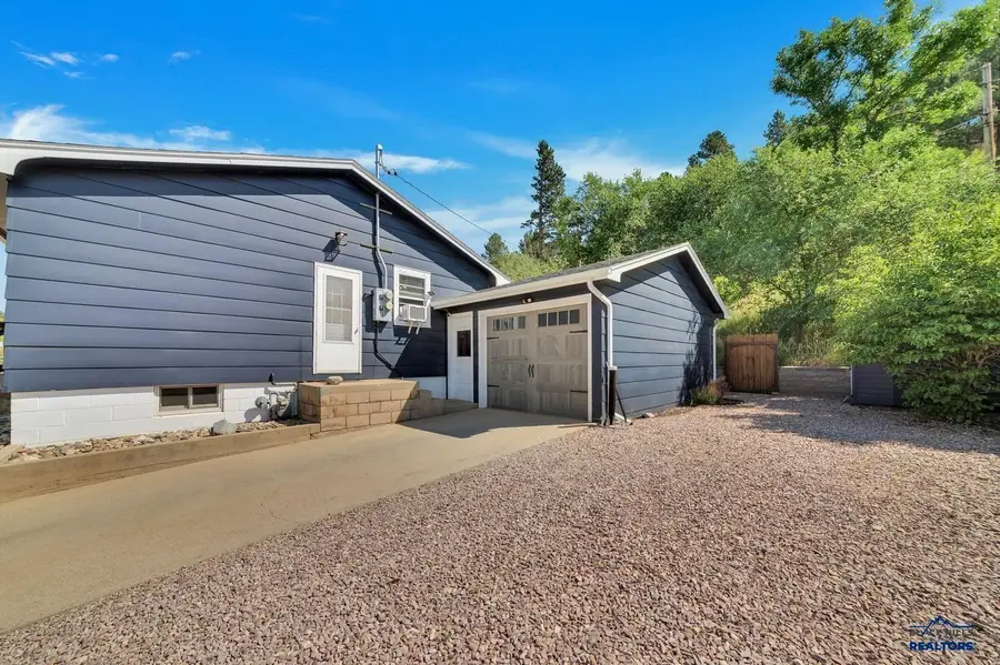 1916 Hillsview Dr, Rapid City, SD 57702-9999 - Image #3