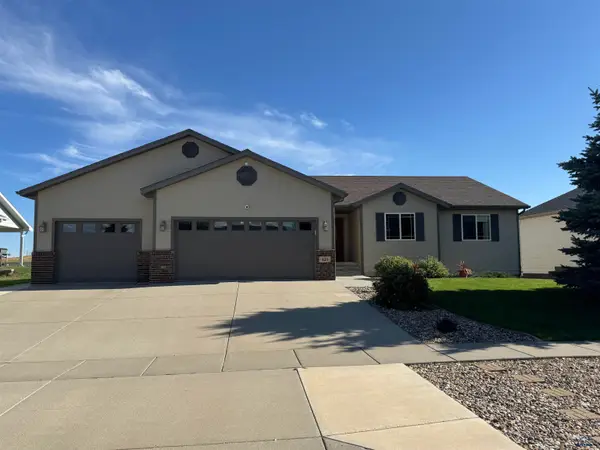 421 E Enchanted Pines Dr, Rapid City, SD 57701