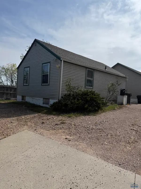 1235 Hill St, RAPID CITY, SD 57701-2563