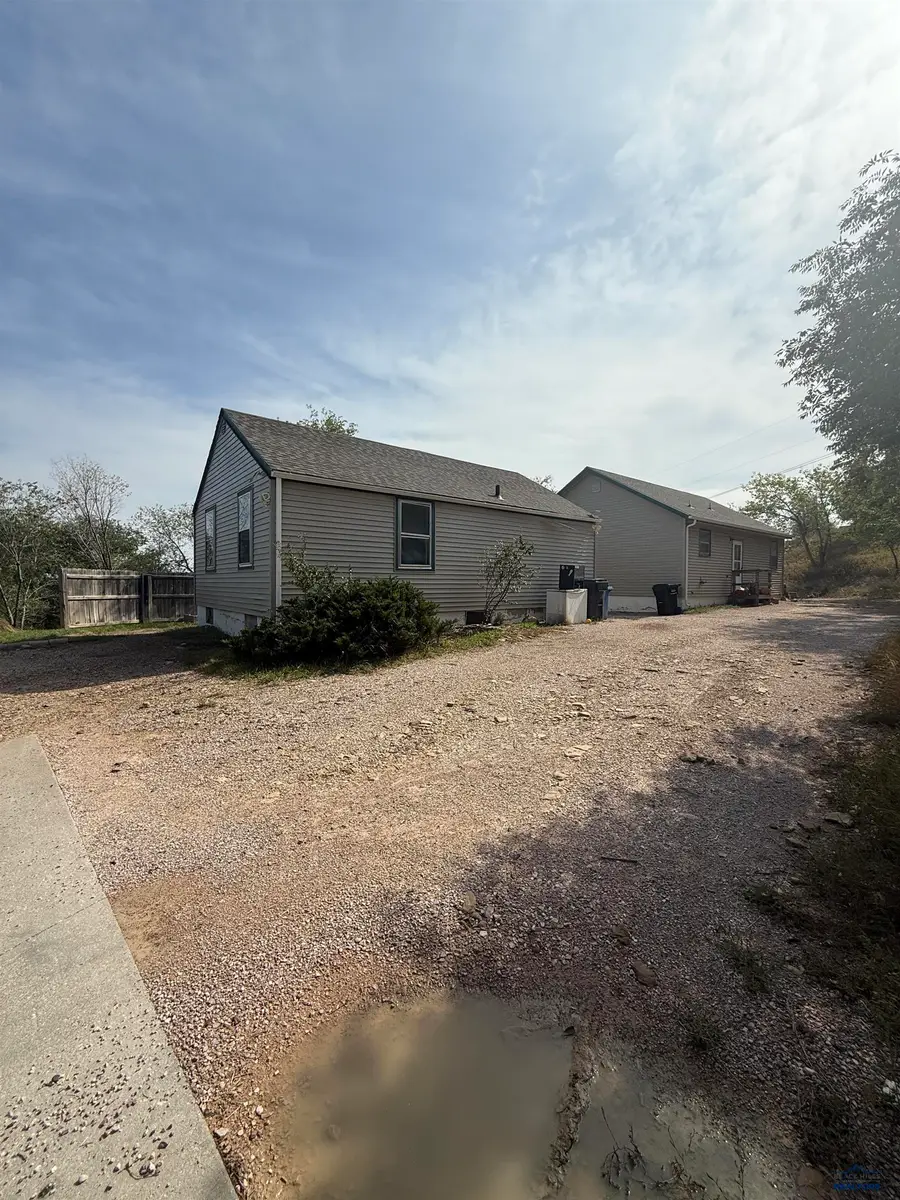 1235 Hill St, Rapid City, SD 57701-2563 - Image #3