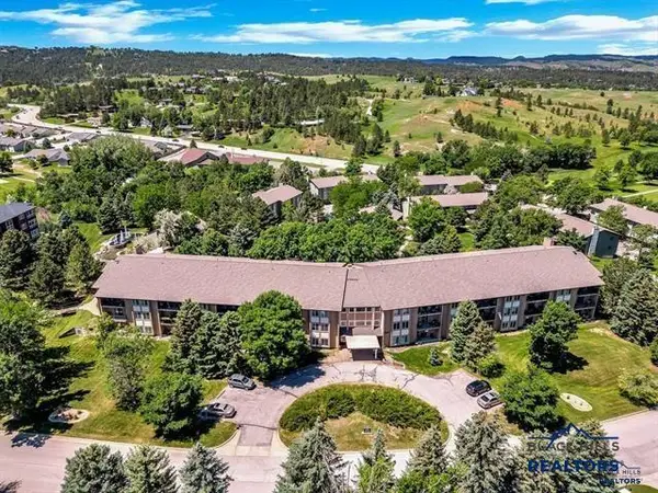 3961 Fairway Hills Dr, Rapid City, SD 57702