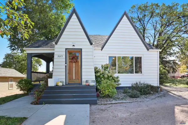 3645 Canyon Lake Dr, Rapid City, SD 57702