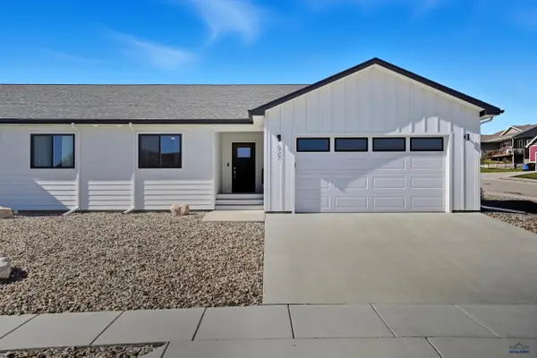 627 Copperfield Dr, Rapid City, SD 57703