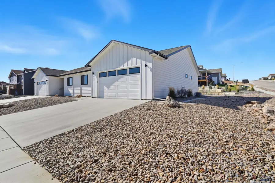 627 Copperfield Dr, Rapid City, SD 57703 - Image #2
