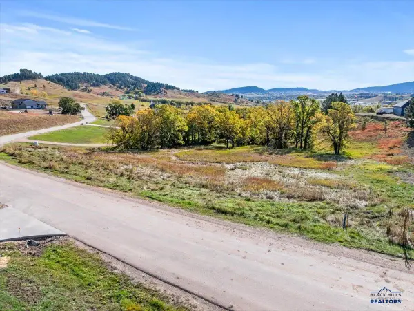 3630 Twisted Oak Rd, Sturgis, SD 57785