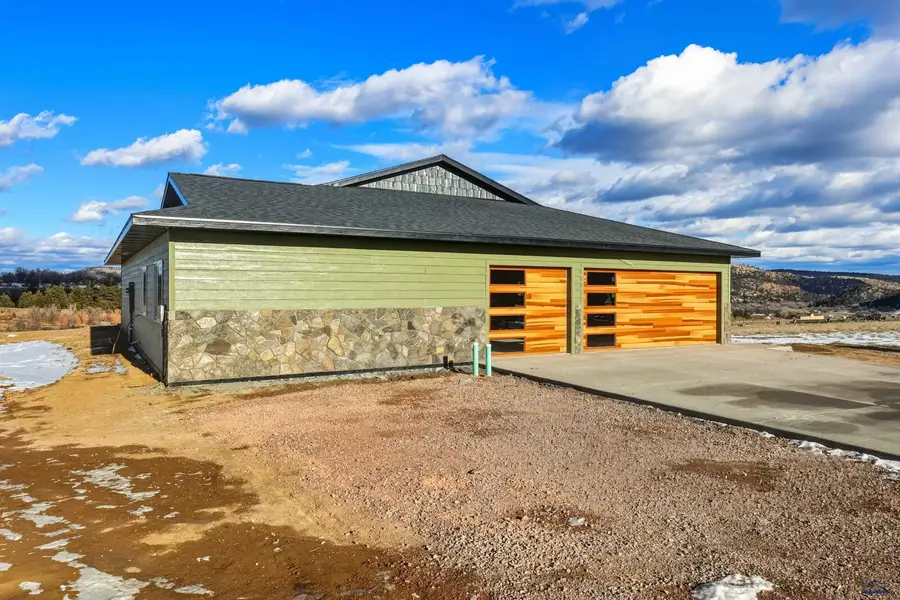 221 Meadowlark Dr, Hot Springs, SD 57745 - Image #2