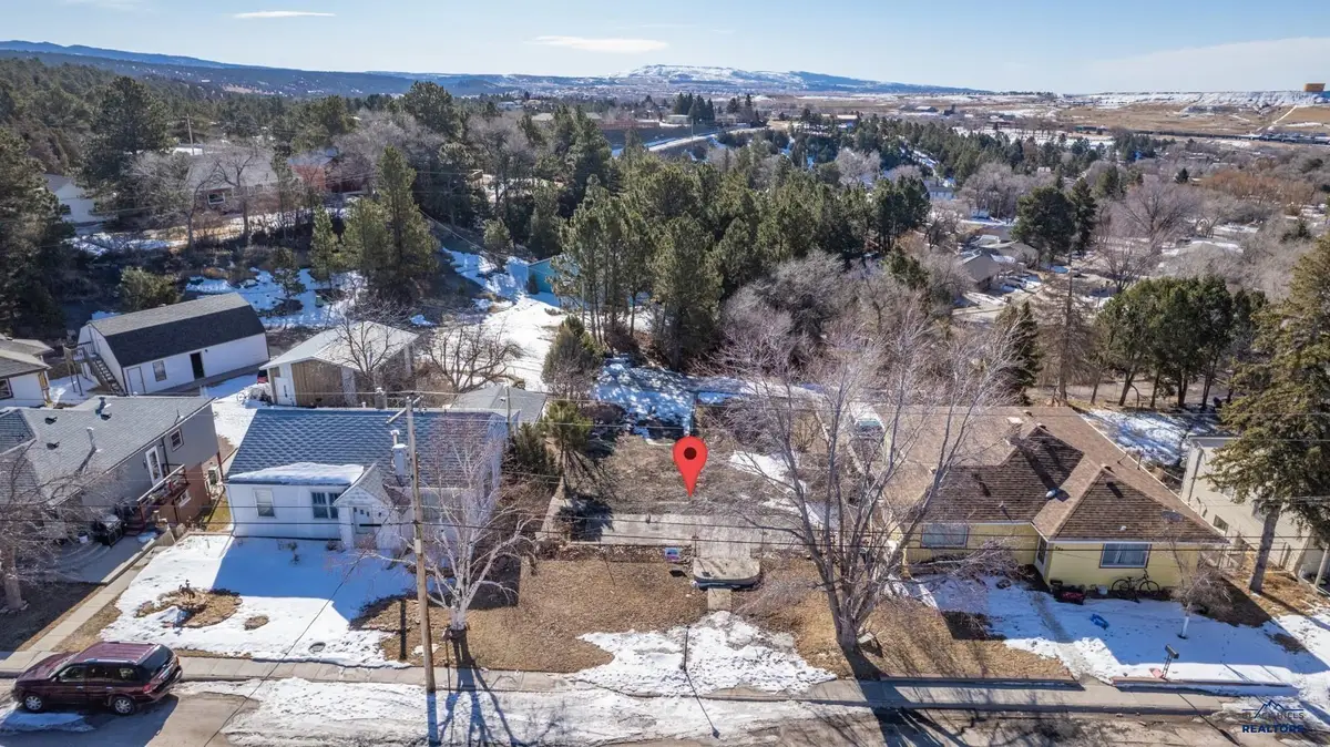 236 E Warwick St, Newcastle, WY 82701 - #1