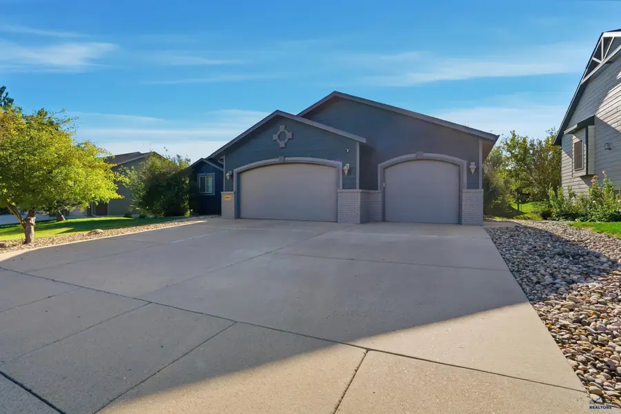 4905 Charmwood Dr, Rapid City, SD 57701-6536 - Image #2