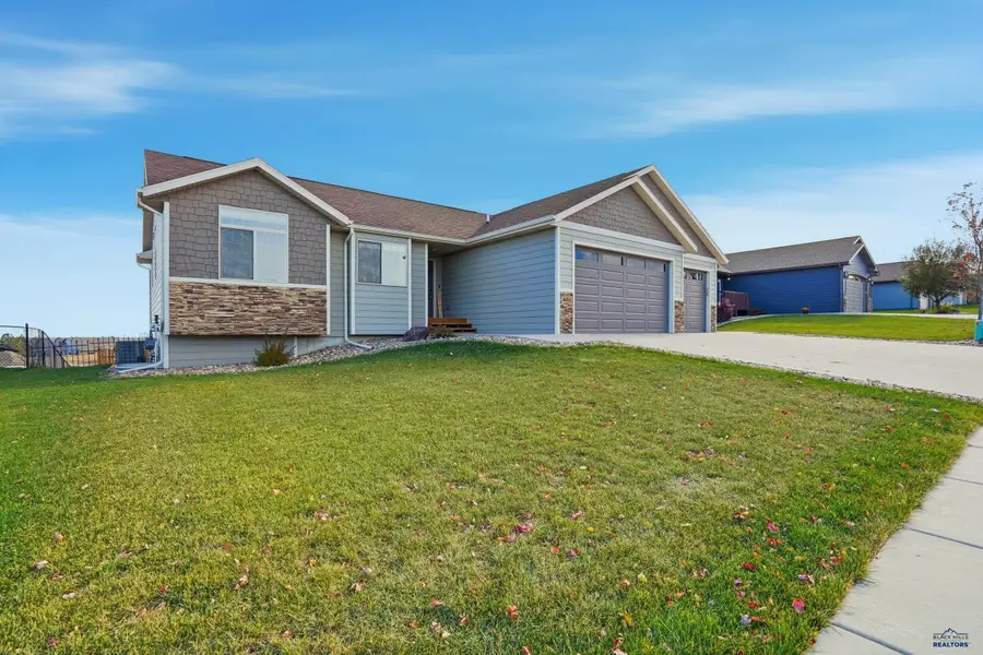 4404 Vinecliff Dr, Rapid City, SD 57703 - Image #2