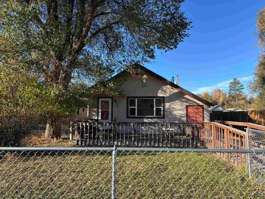 842 S 6th St, Hot Springs, SD 57747 - Image #2