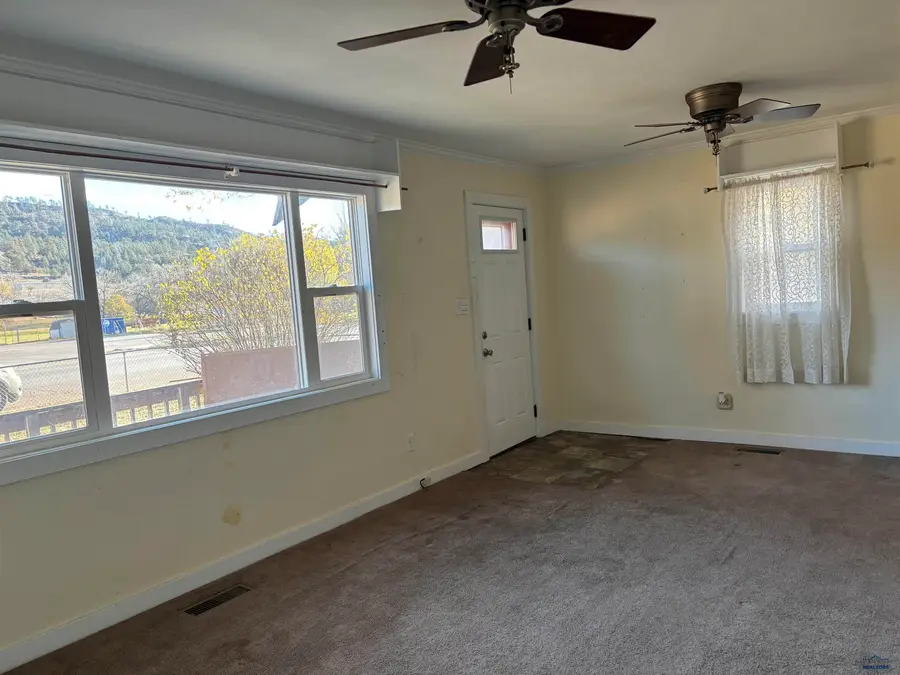 842 S 6th St, Hot Springs, SD 57747 - Image #3
