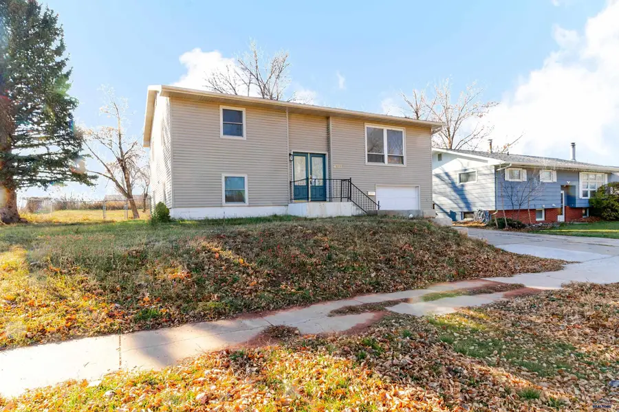 4703 Windsor Dr, Rapid City, SD 57702 - Image #2