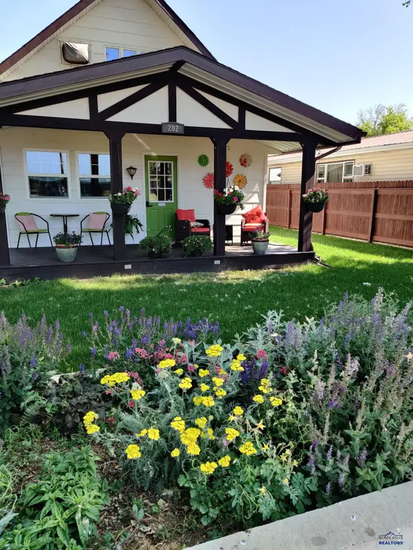 202 E Rogers St, Bison, SD 57620