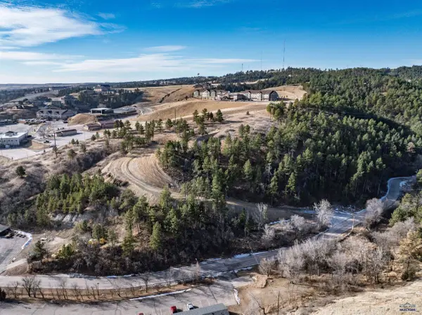 821 Highland Park Dr, Rapid City, SD 57701