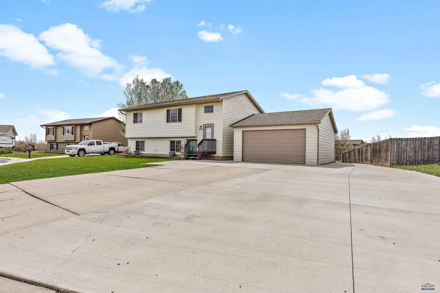 6145 Flintlock Ct, Rapid City, SD 57703 - Image #2
