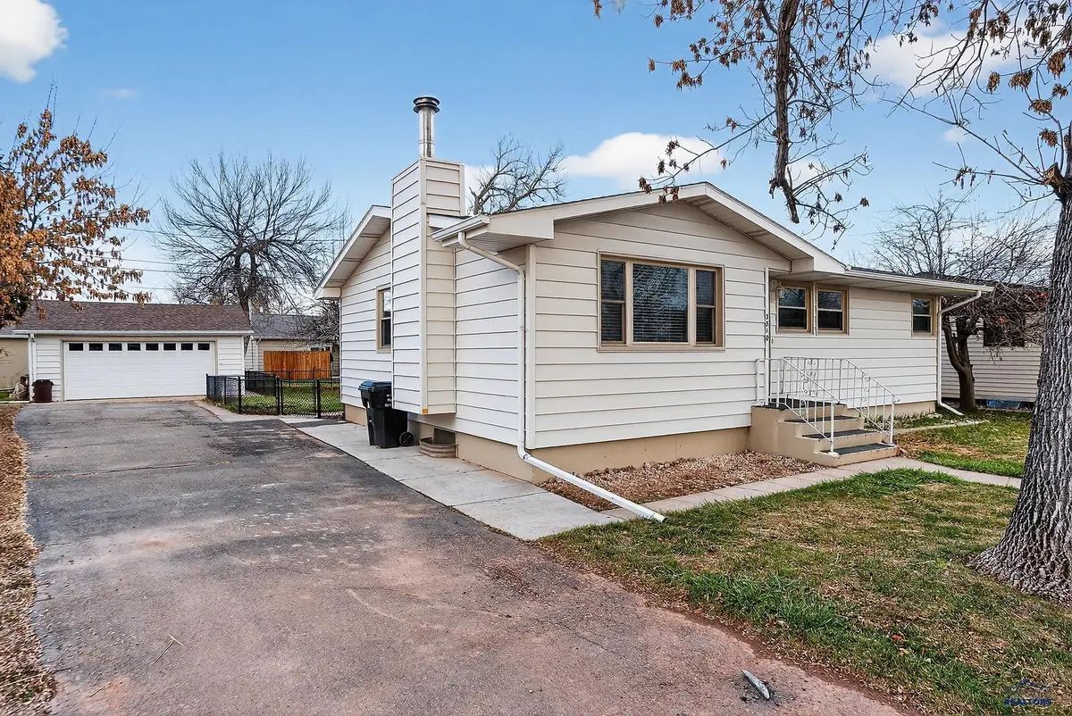 3810 Minnekahta Dr, Rapid City, SD 57702 - Image #1