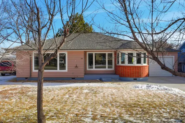 706 Glenn St, Wall, SD 57790