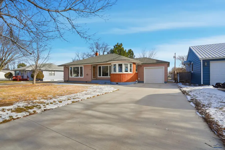 706 Glenn St, Wall, SD 57790 - Image #2