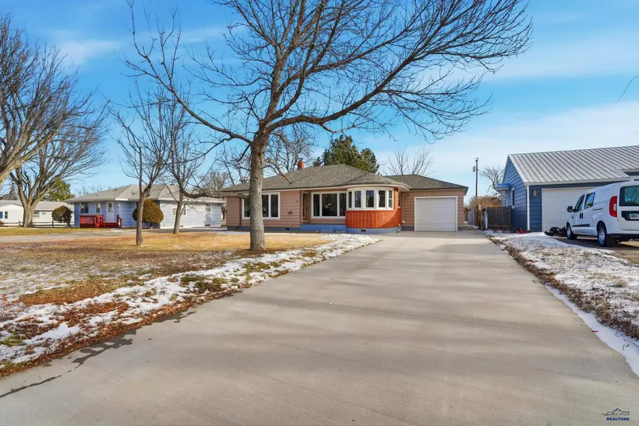 706 Glenn St, Wall, SD 57790 - Image #3
