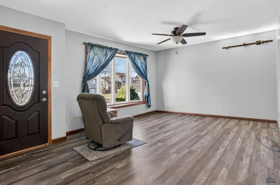 3934 Parkview Dr, Rapid City, SD 57701 - Image #2